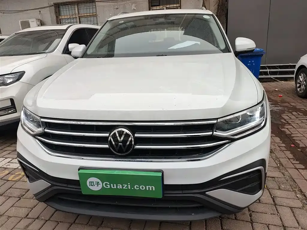 Volkswagen Tiguan L — фото 10