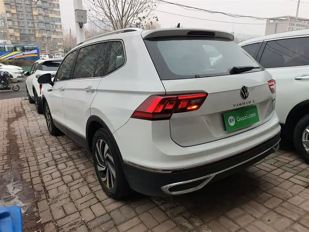 Volkswagen Tiguan L — фото 2