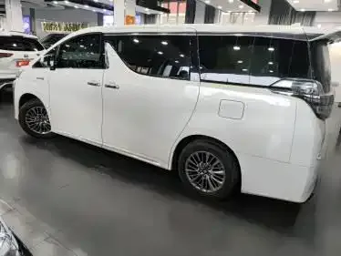 Toyota Vellfire — фото 2