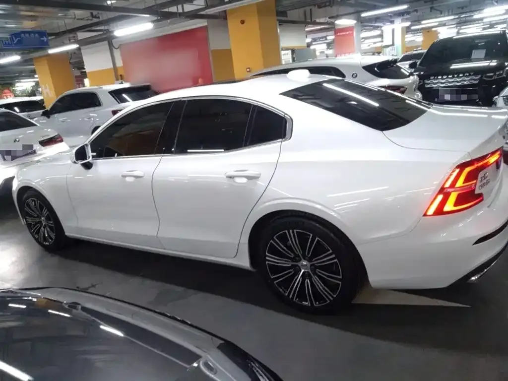 Volvo S60 — фото 10