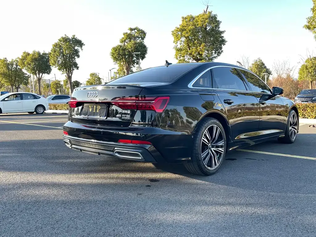 Audi A6L — фото 10