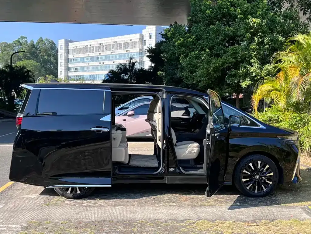 Toyota Alphard — фото 6