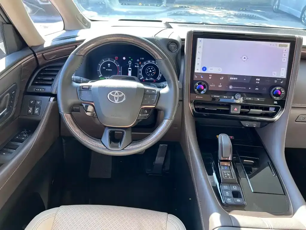 Toyota Alphard — фото 3