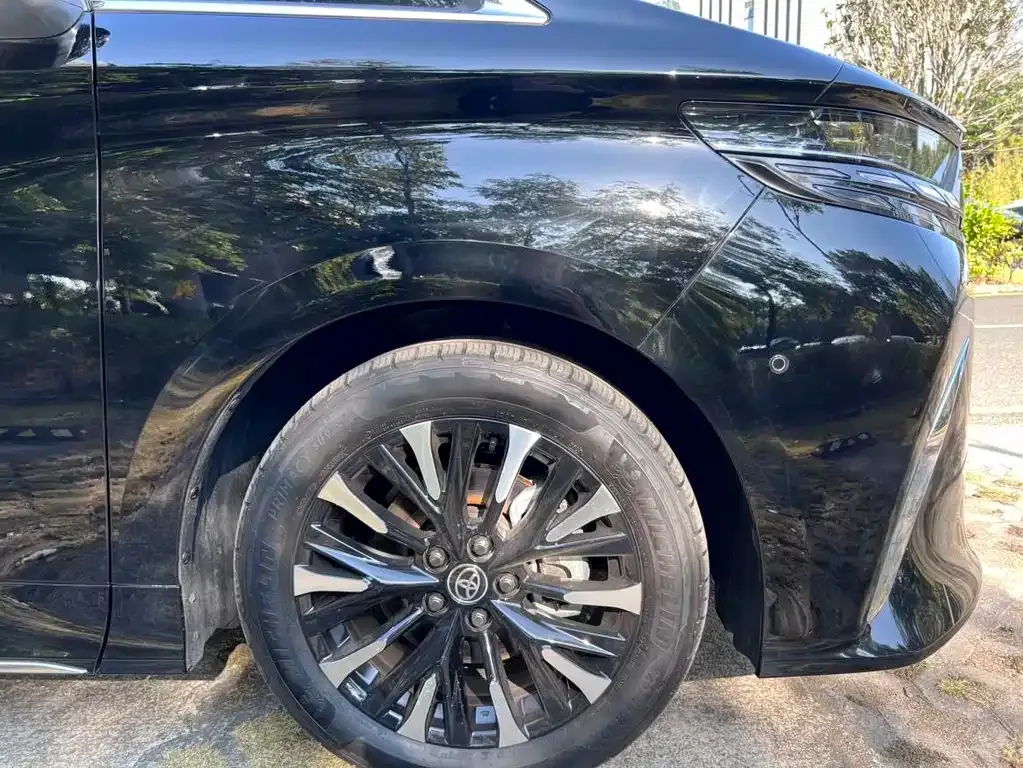 Toyota Alphard — фото 5