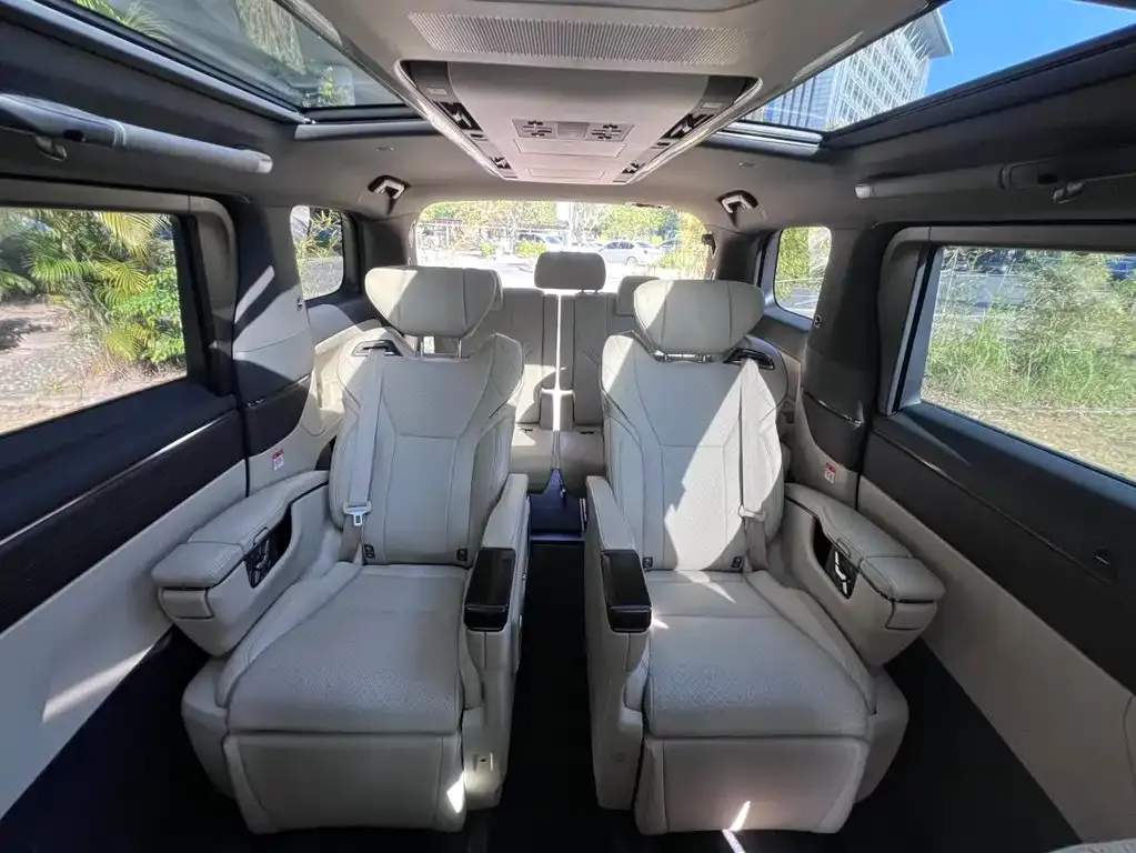 Toyota Alphard — фото 8