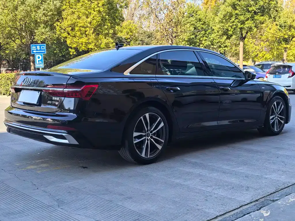 Audi A6L — фото 9