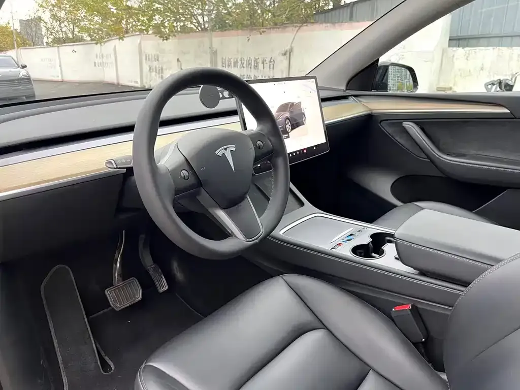 Tesla Model Y — фото 4