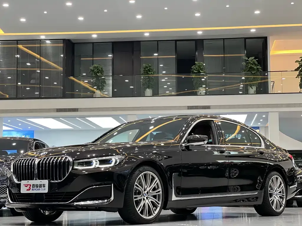 BMW 7 Series — фото 1