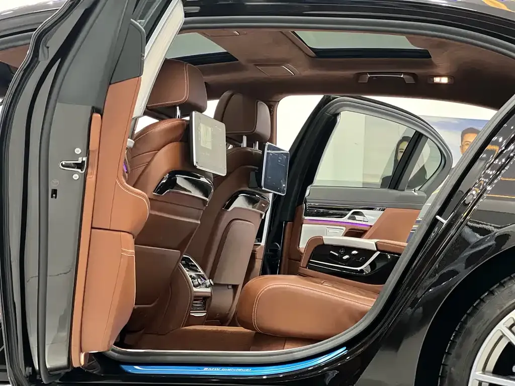 BMW 7 Series — фото 10