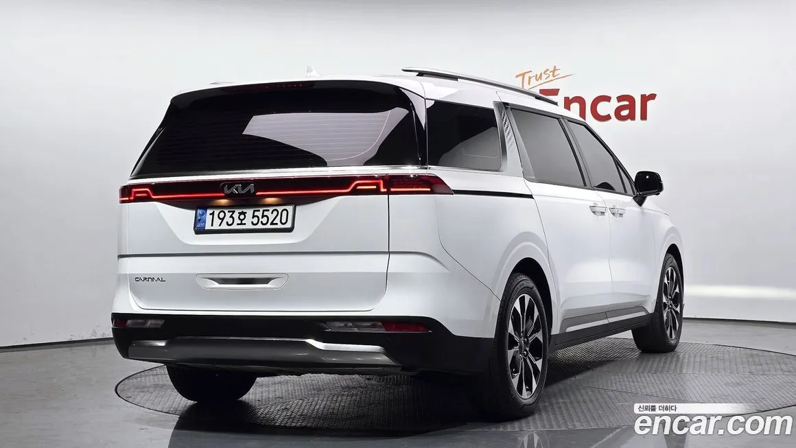 Kia Carnival — фото 3