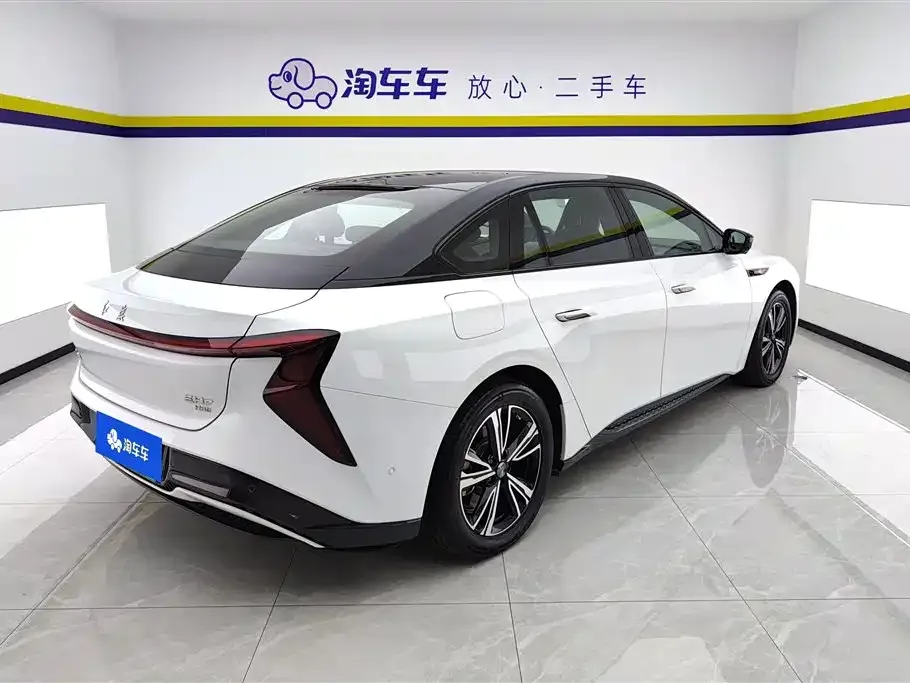 Hongqi EH7 — фото 3