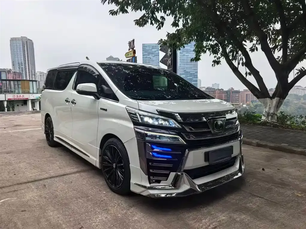 Toyota Vellfire — фото 1