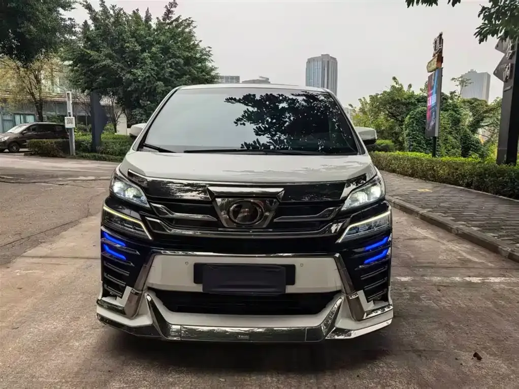 Toyota Vellfire — фото 2
