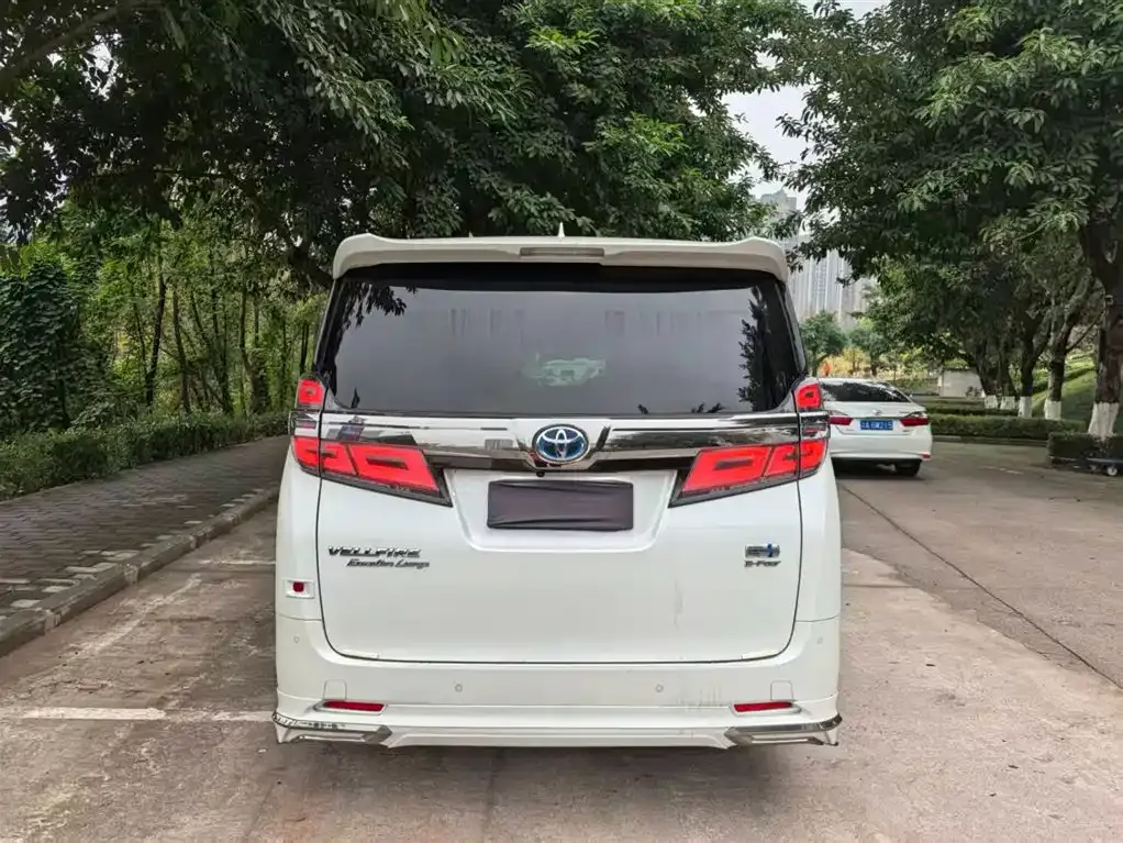 Toyota Vellfire — фото 7