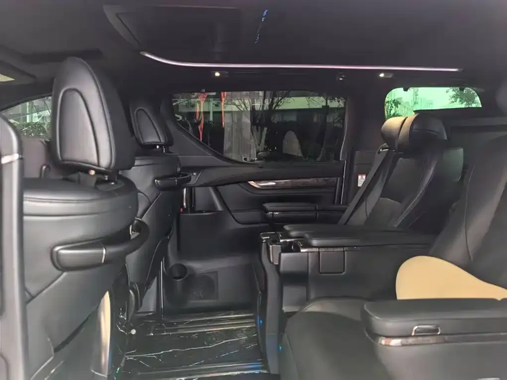Toyota Vellfire — фото 3