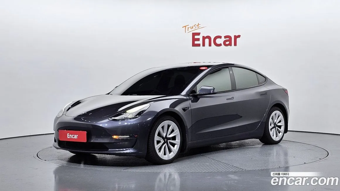 Tesla Model 3 — фото 1