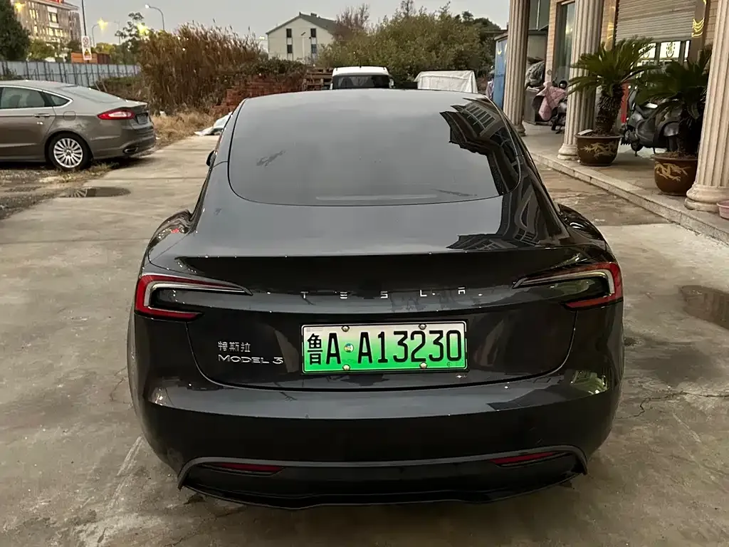 Tesla Model 3 — фото 5