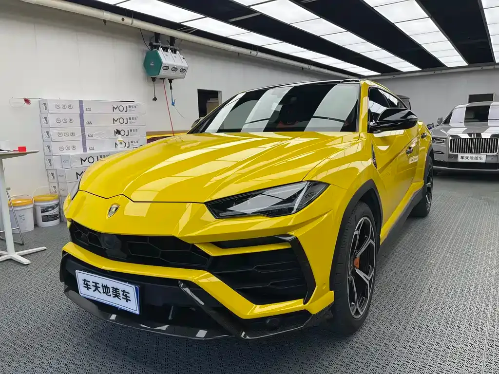 Lamborghini Urus — фото 1