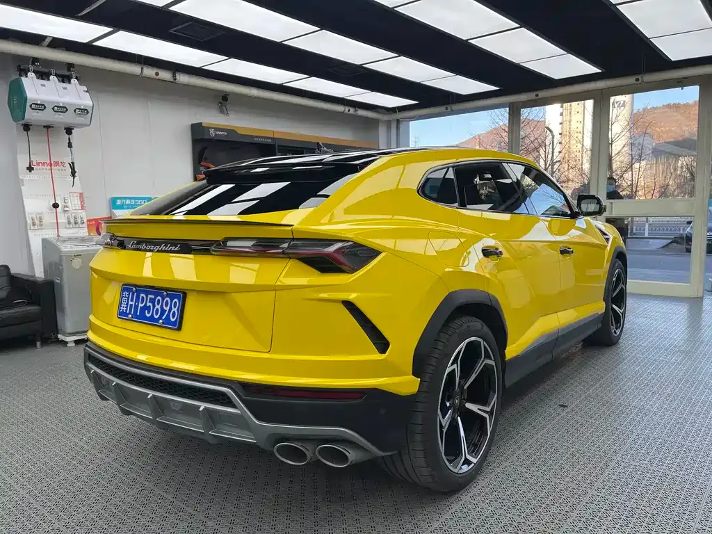 Lamborghini Urus — фото 9
