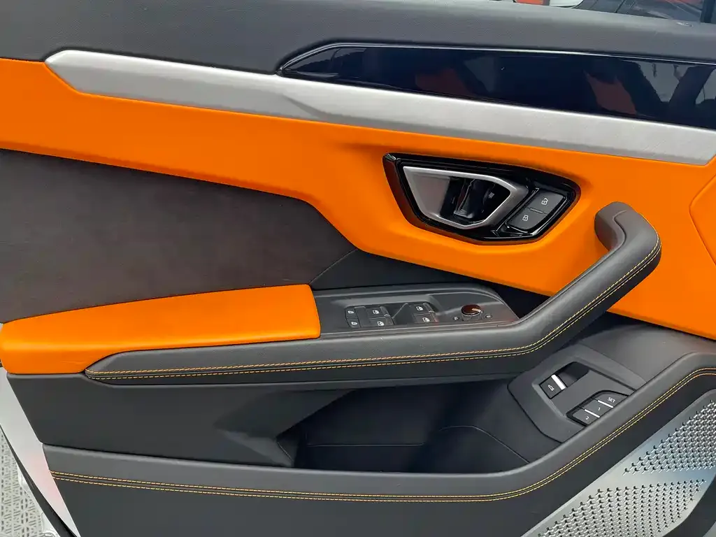 Lamborghini Urus — фото 6