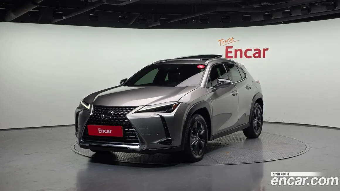 Lexus UX — фото 1