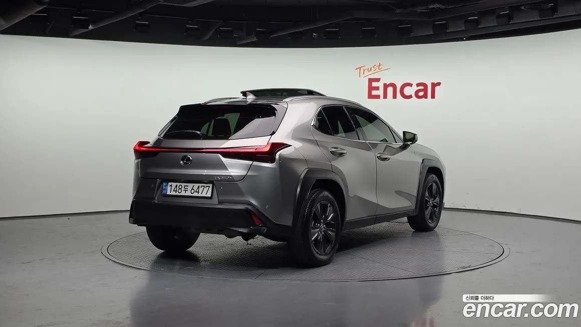 Lexus UX — фото 5