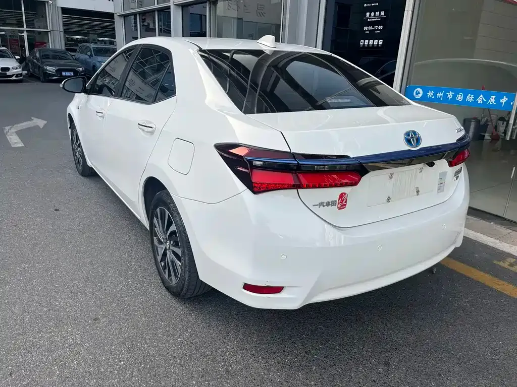 Toyota Corolla Hybrid — фото 3