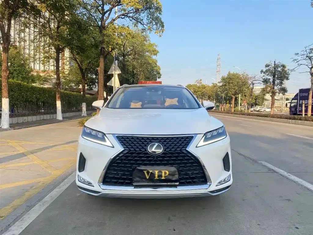 Lexus RX — фото 1