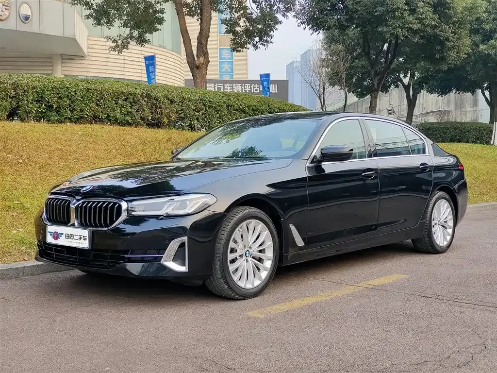BMW 5 Series — фото 1