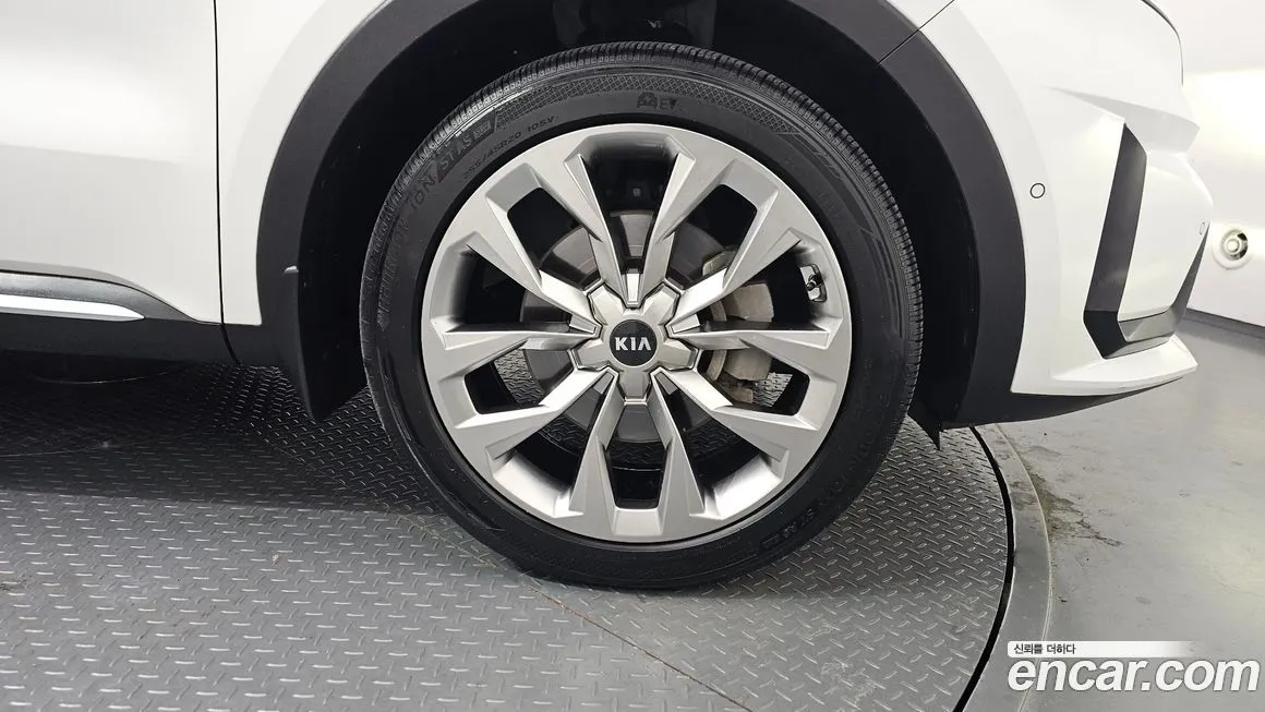 Kia Sorento — фото 6