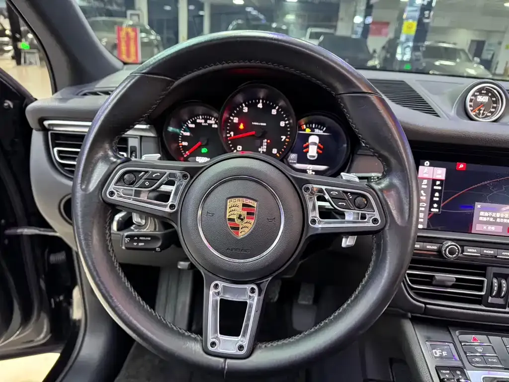 Porsche Macan — фото 3