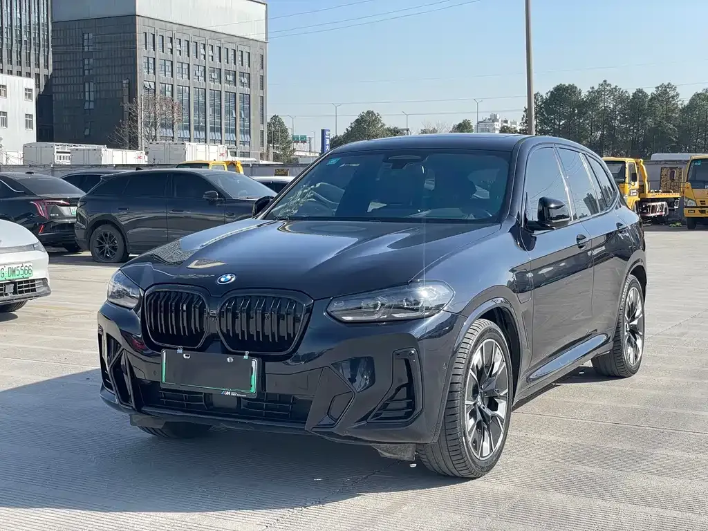 BMW iX3 — фото 1