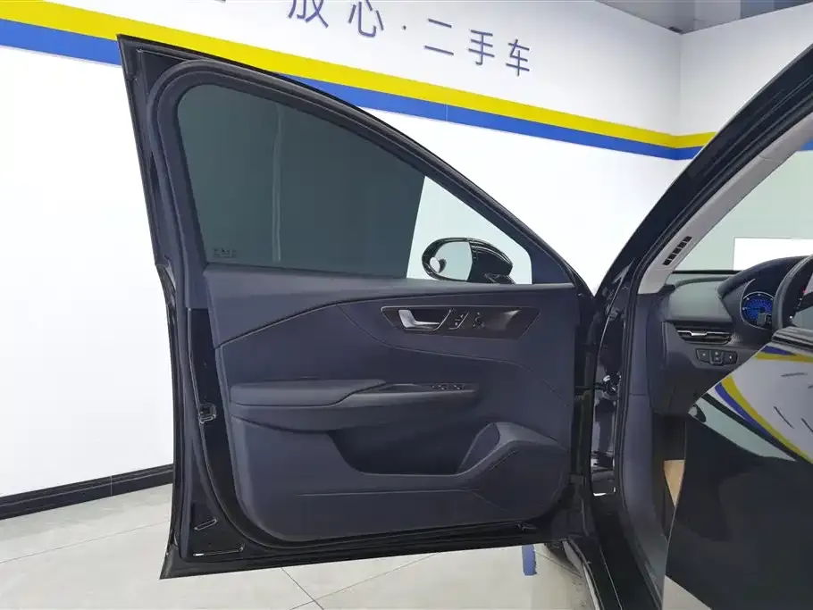 Hongqi E-QM5 — фото 4
