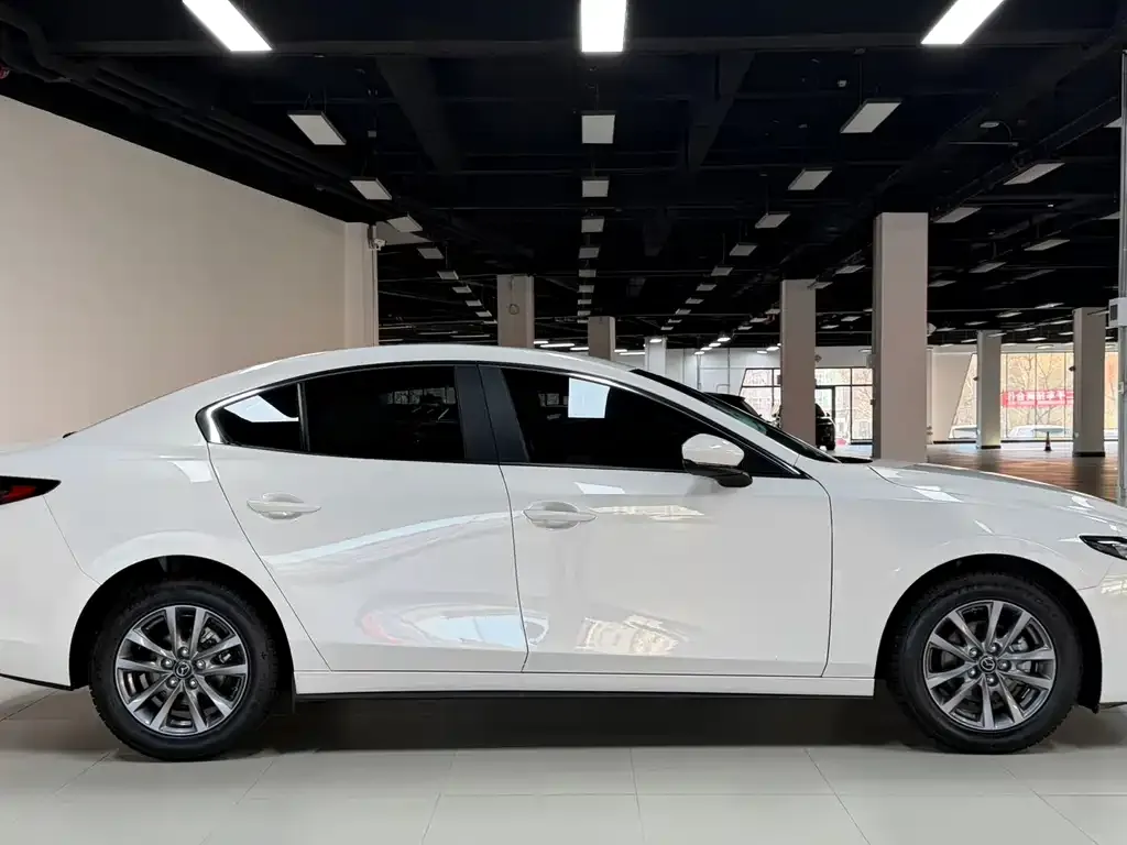 Mazda 3 Axela — фото 4