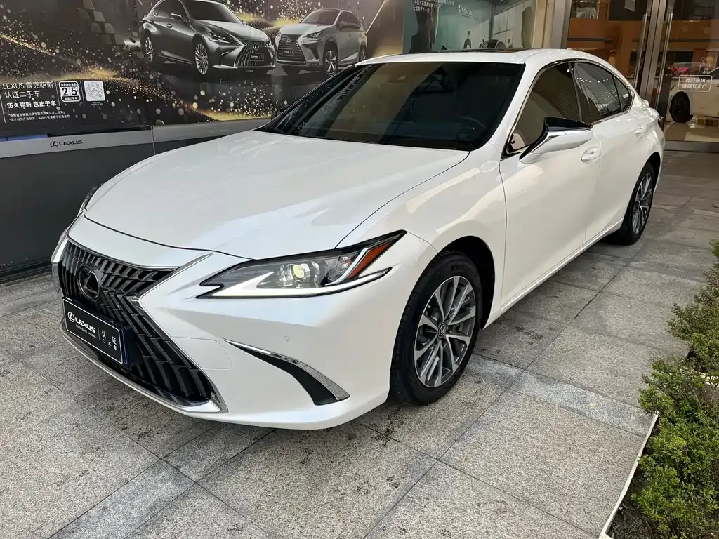 Lexus ES — фото 1