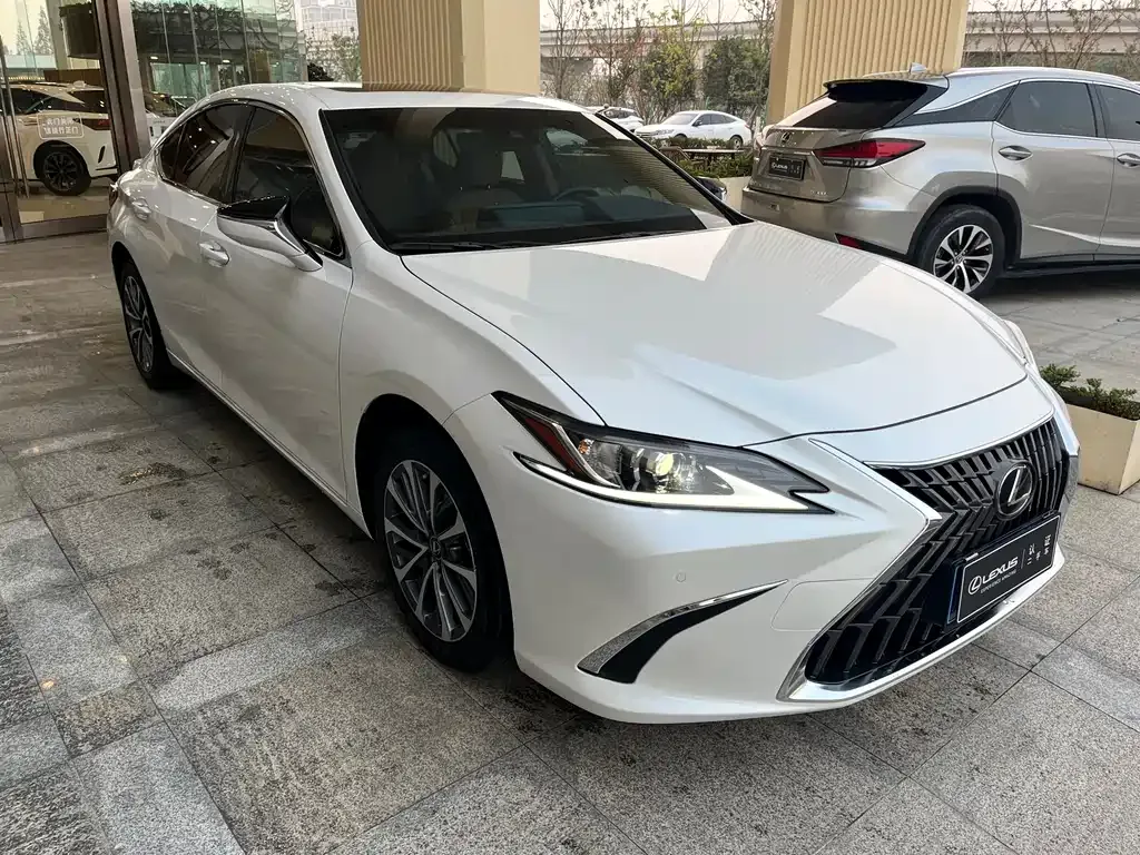 Lexus ES — фото 8
