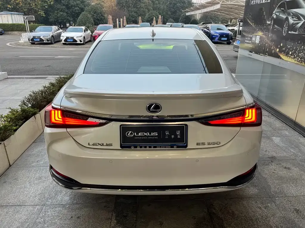 Lexus ES — фото 9