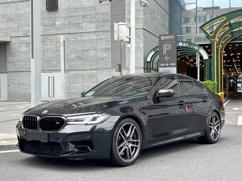 BMW M5 — фото 1