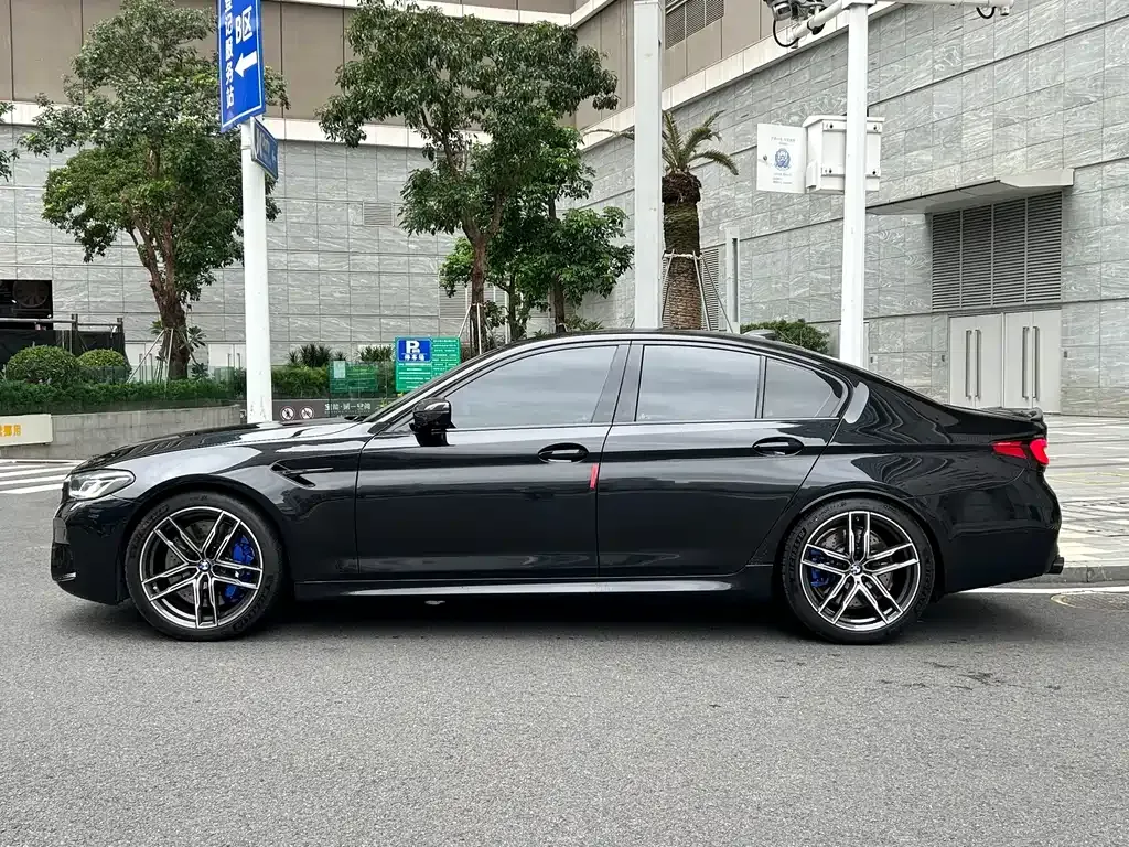 BMW M5 — фото 10