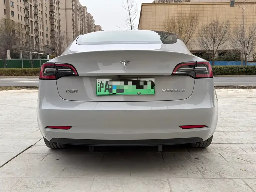 Tesla Model 3 — фото 7