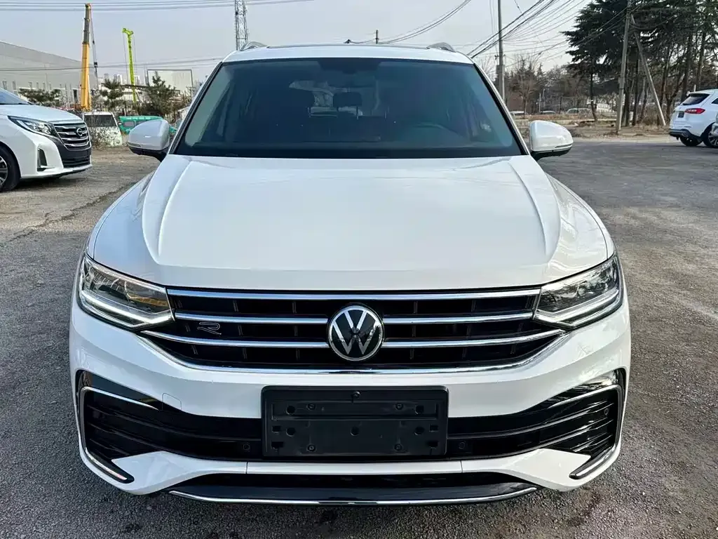 Volkswagen Tiguan L — фото 8