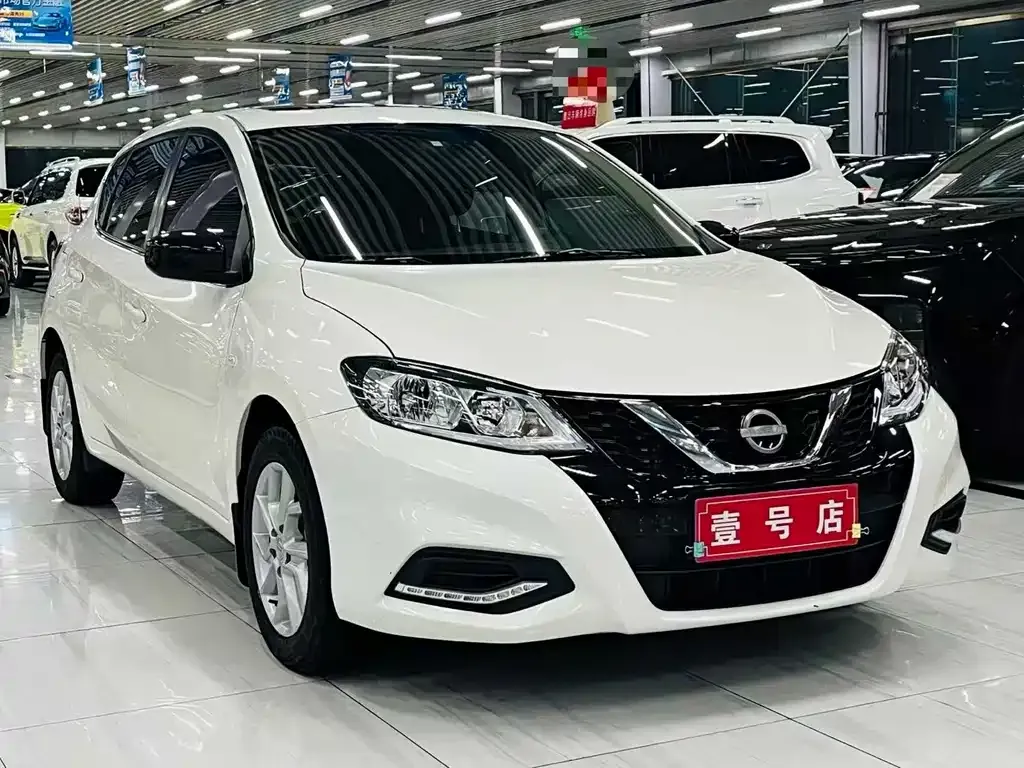 Nissan Tiida — фото 3