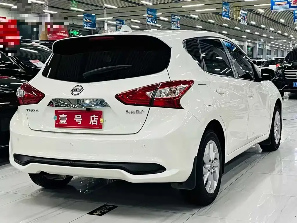Nissan Tiida — фото 4