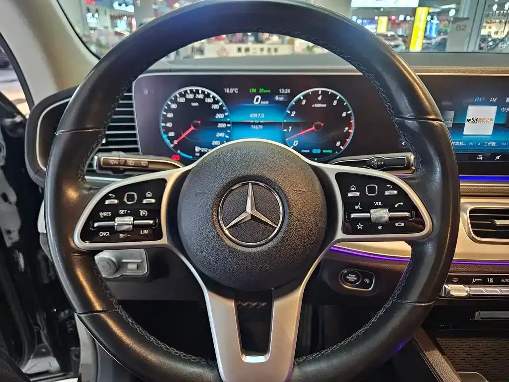 Mercedes-Benz GLS — фото 6