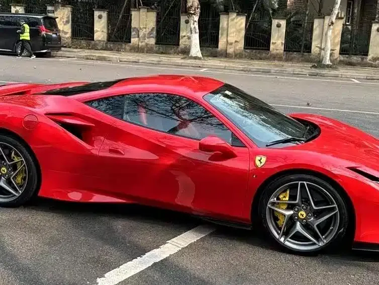 Ferrari F8 — фото 3