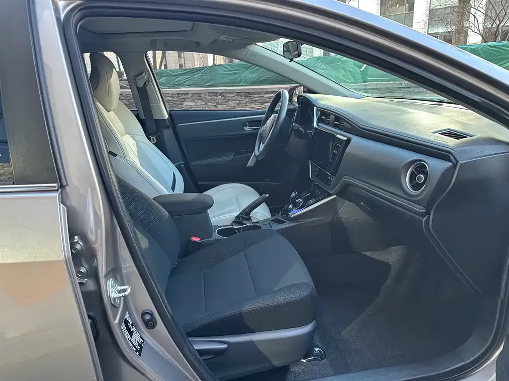 Toyota Corolla Hybrid — фото 7