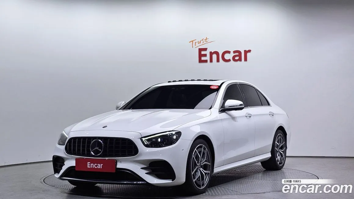 Mercedes-Benz E-Class — фото 1