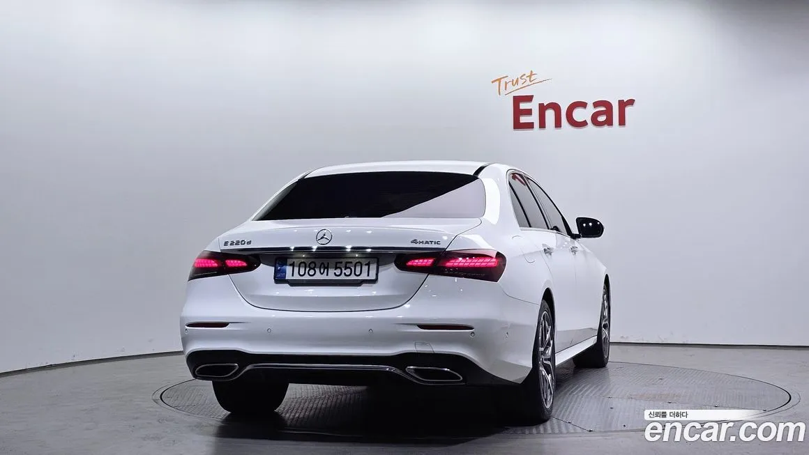 Mercedes-Benz E-Class — фото 4