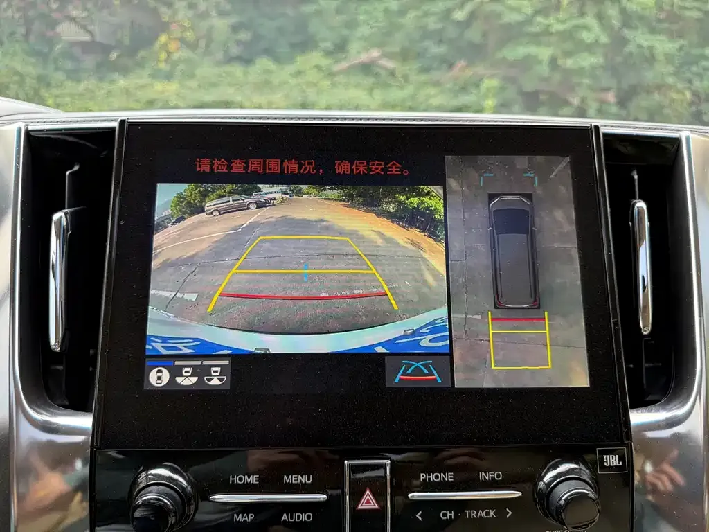 Toyota Alphard — фото 6