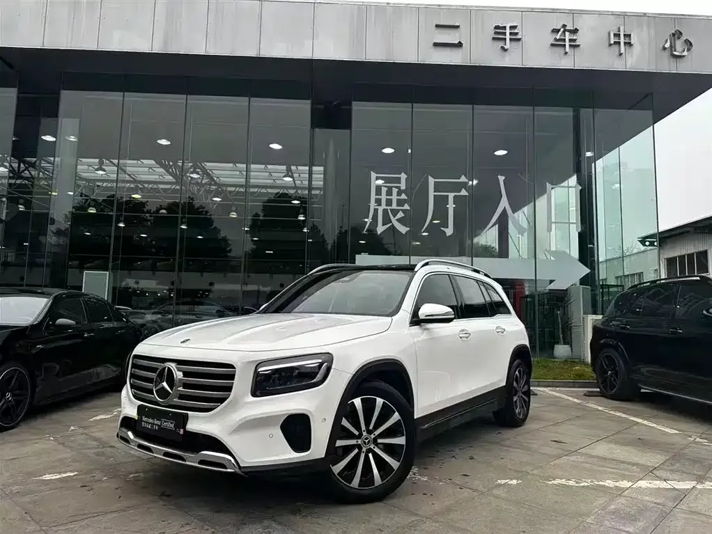 Mercedes-Benz GLB — фото 1